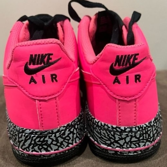 Nike Women's Bright Pink Sneakers with Black Accents - Picture 3 of 7